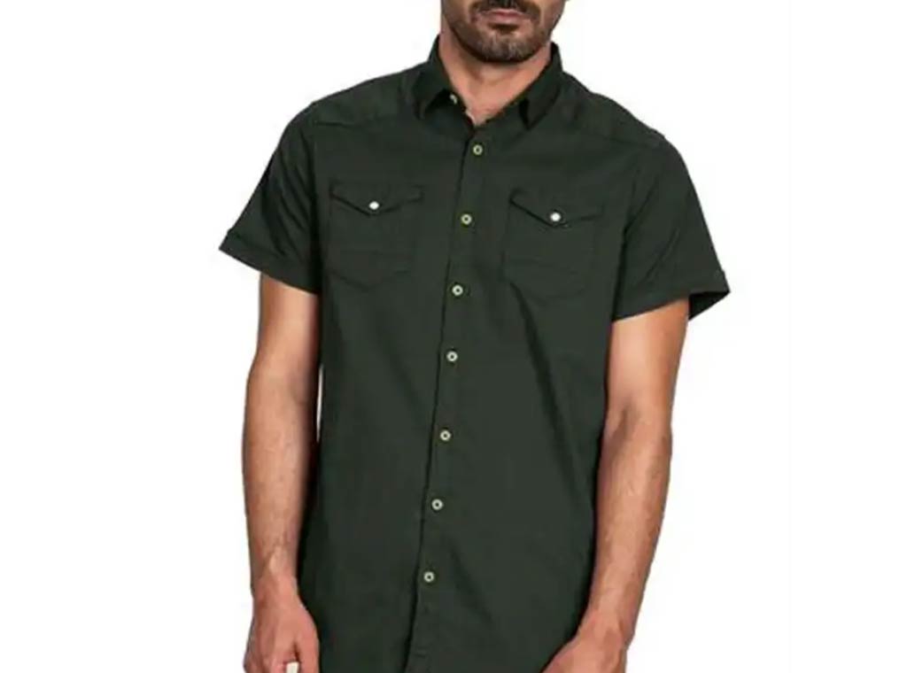 نمونه‌ای از پیراهن مردانه کتان آستین کوتاه سبز یشمی ابرا